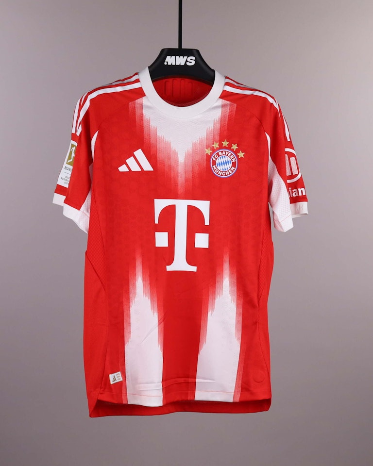 Josip Stanišić FC Bayern München shirt