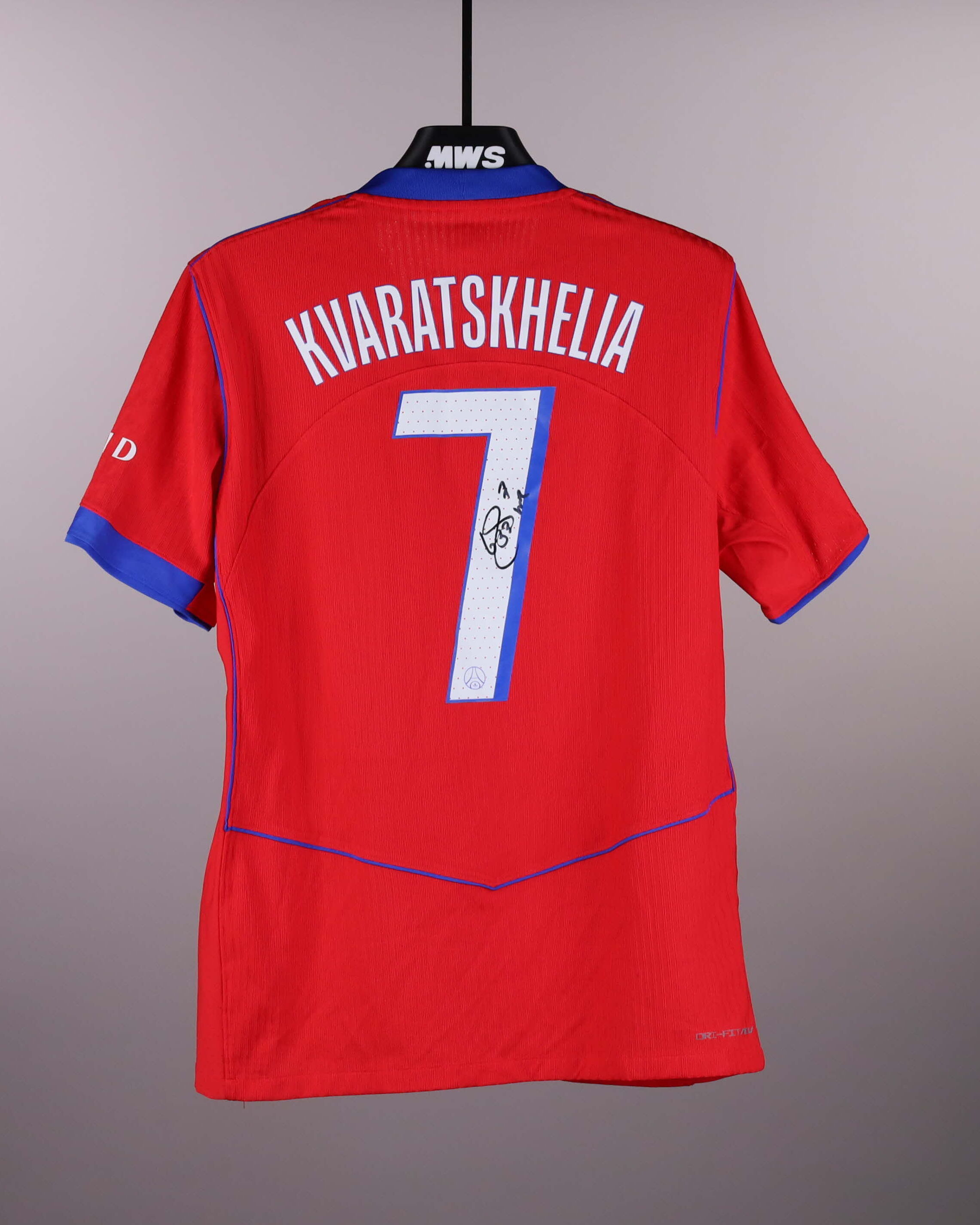 Khvicha Kvaratskhelia Paris Saint-Germain shirt