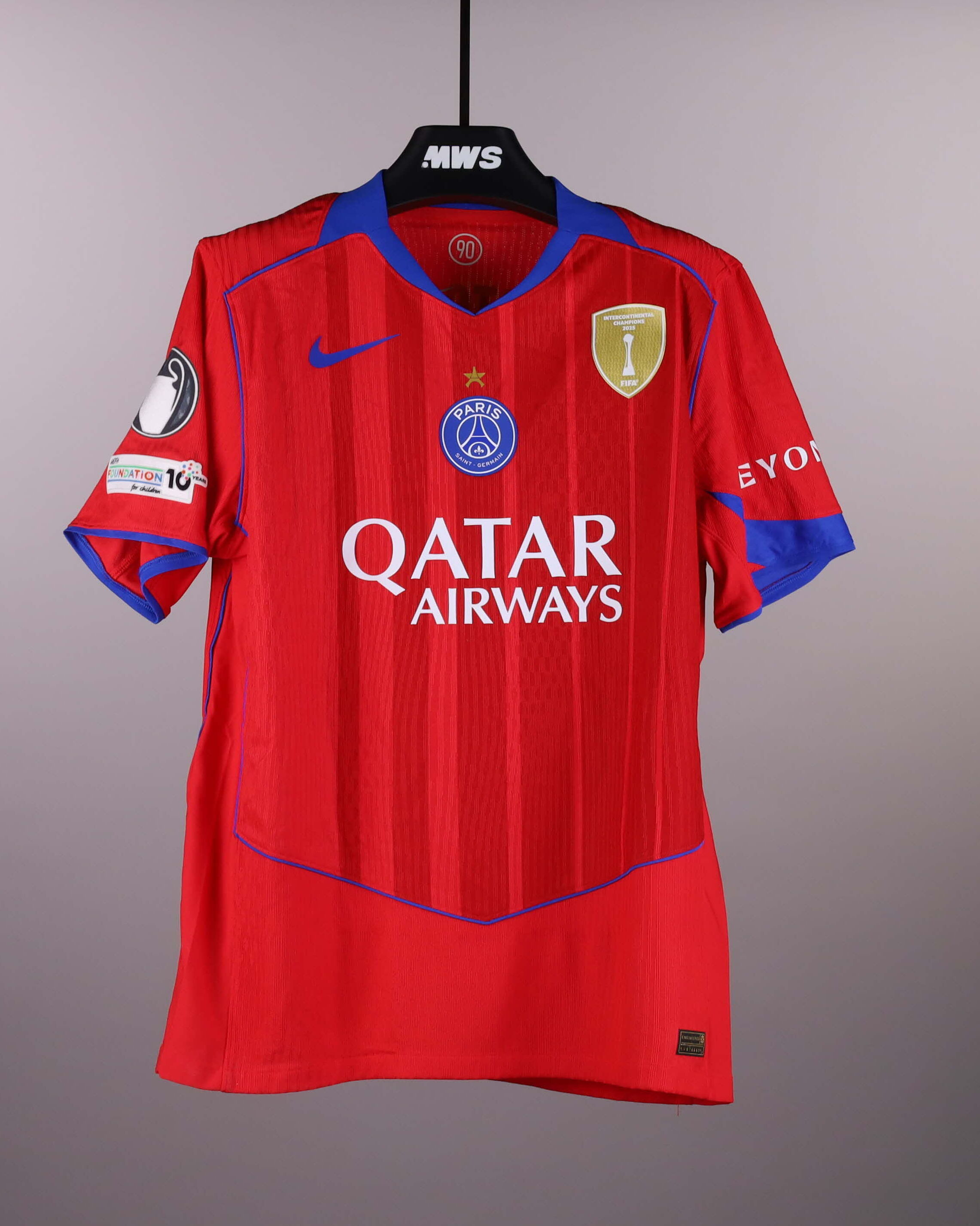 Khvicha Kvaratskhelia Paris Saint-Germain shirt