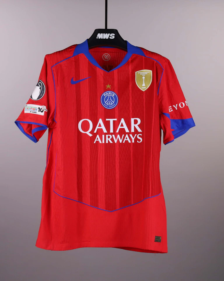 Khvicha Kvaratskhelia Paris Saint-Germain jersey