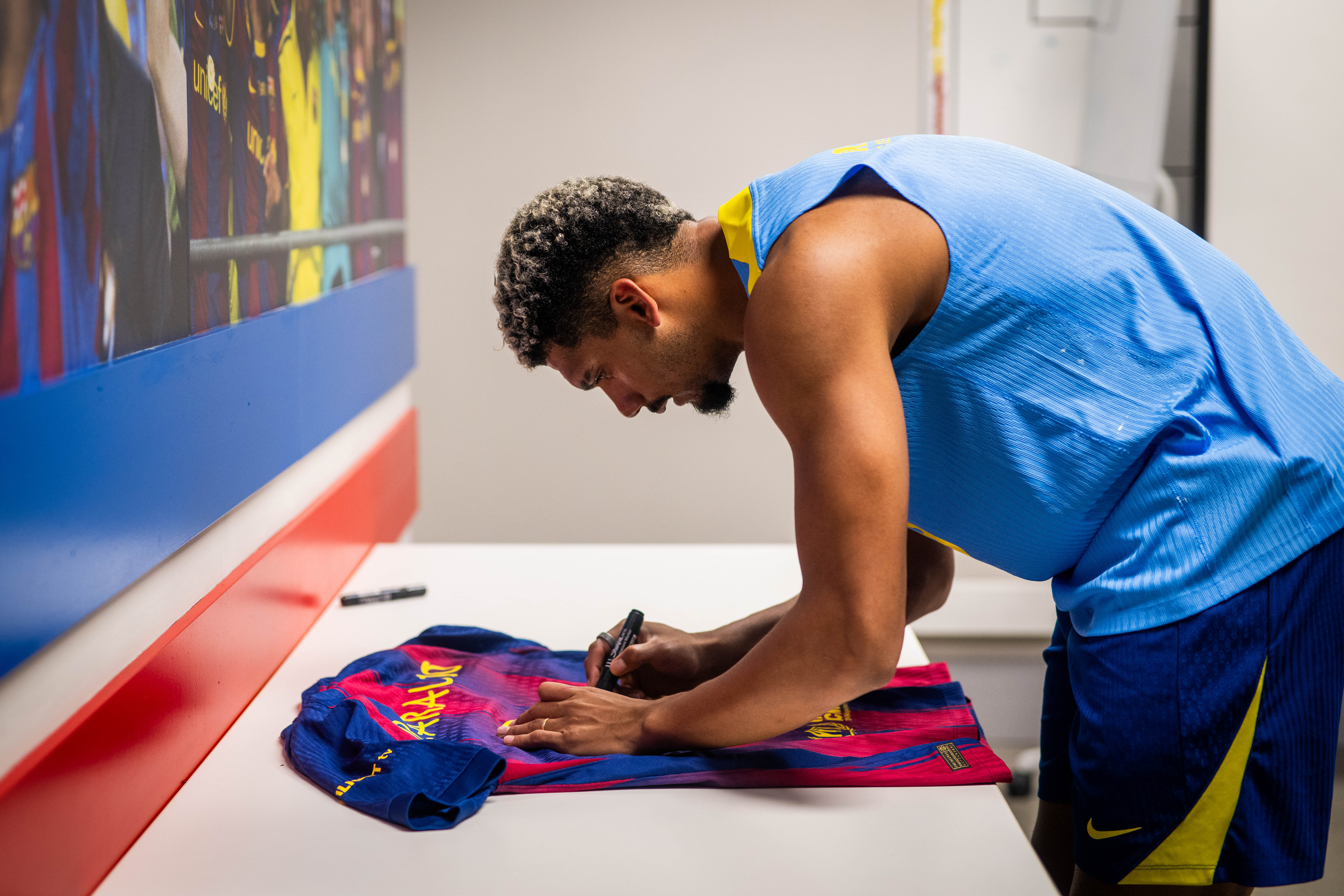 Ronald Araújo | FC Barcelona - Newcastle United | MatchWornShirt
