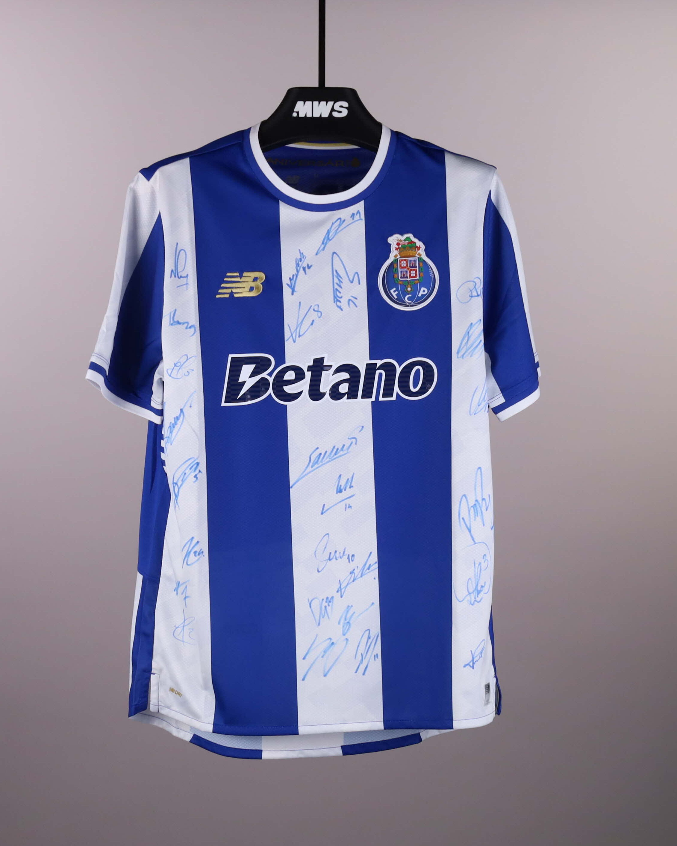 Squad Signed Shirt | FC Porto