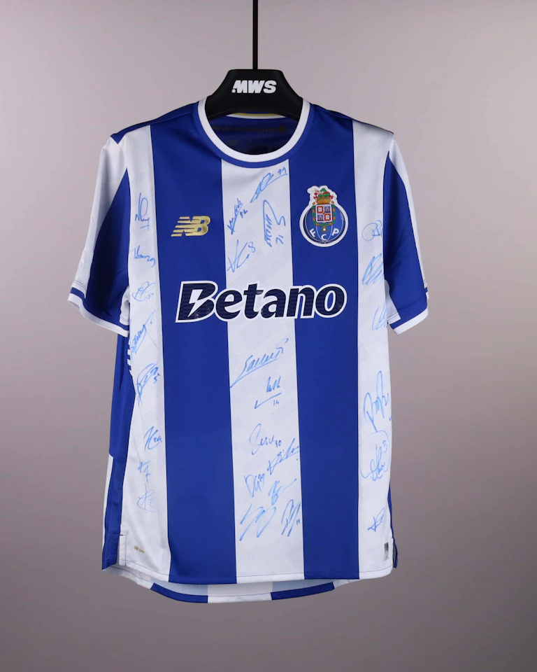 Squad Signed Shirt | FC Porto