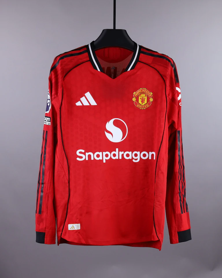 Kobbie Mainoo Manchester United shirt