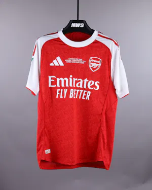 Ben White Arsenal のシャツ