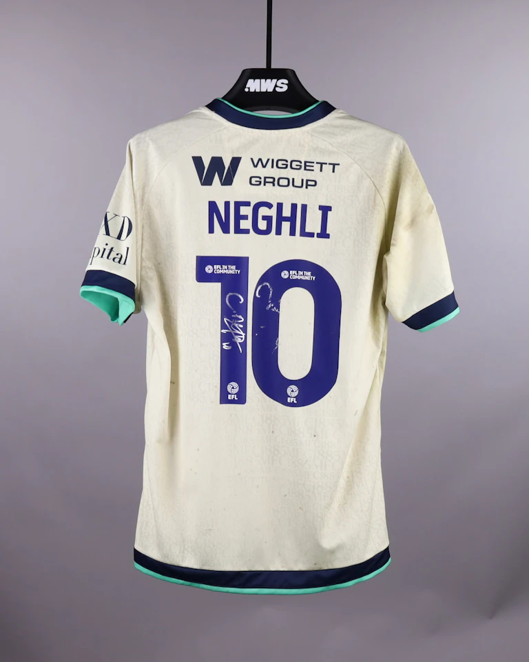 来自Millwall的Camiel Neghli球衣