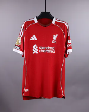 来自Liverpool的Virgil van Dijk球衣