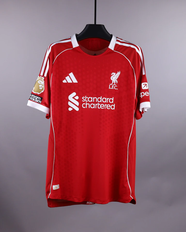 来自Liverpool的Virgil van Dijk球衣