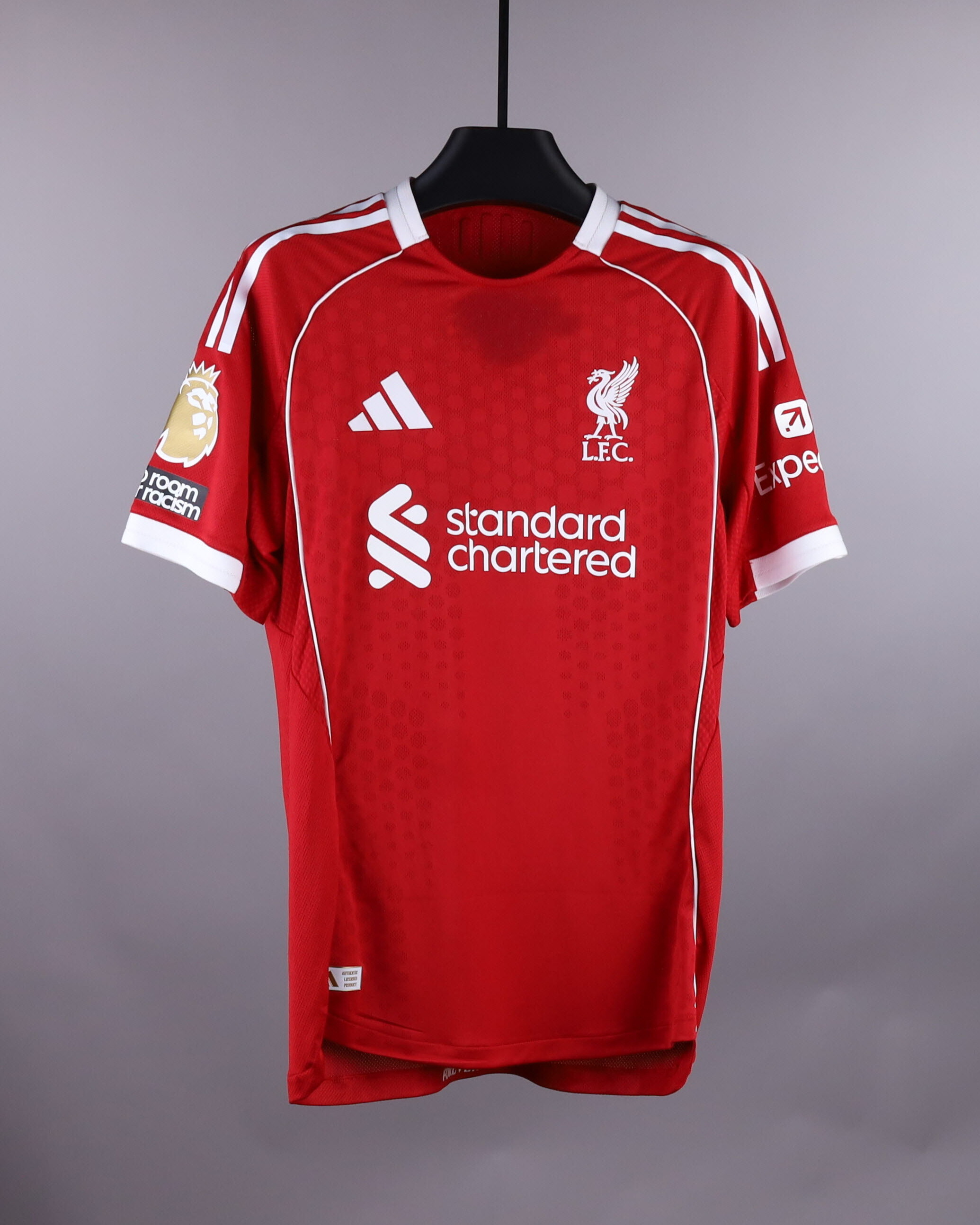 Milos Kerkez Liverpool のシャツ