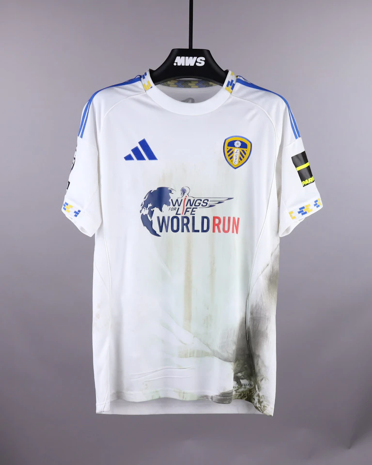 来自Leeds United的Lukas Nmecha球衣