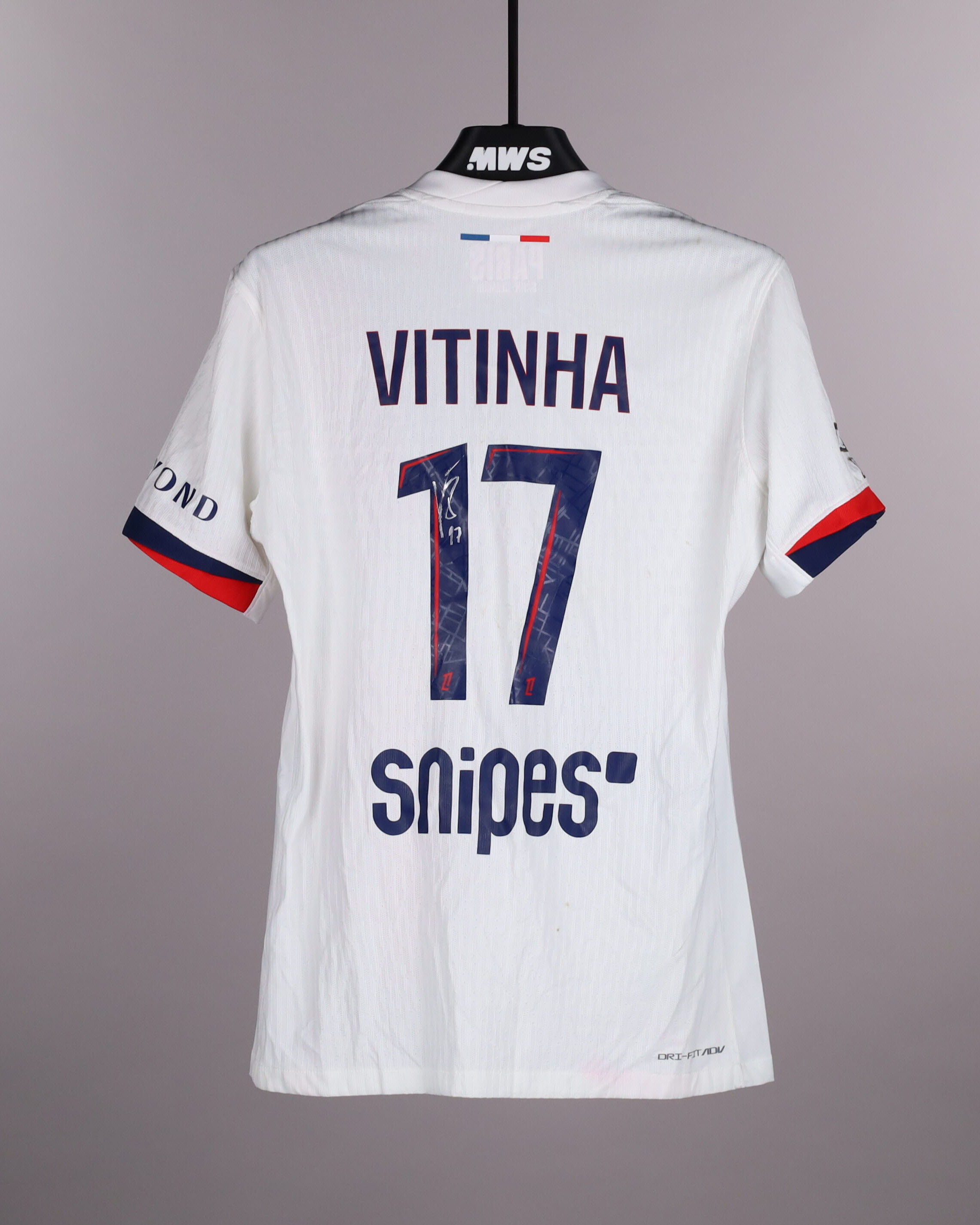 Vitinha Paris Saint-Germain shirt