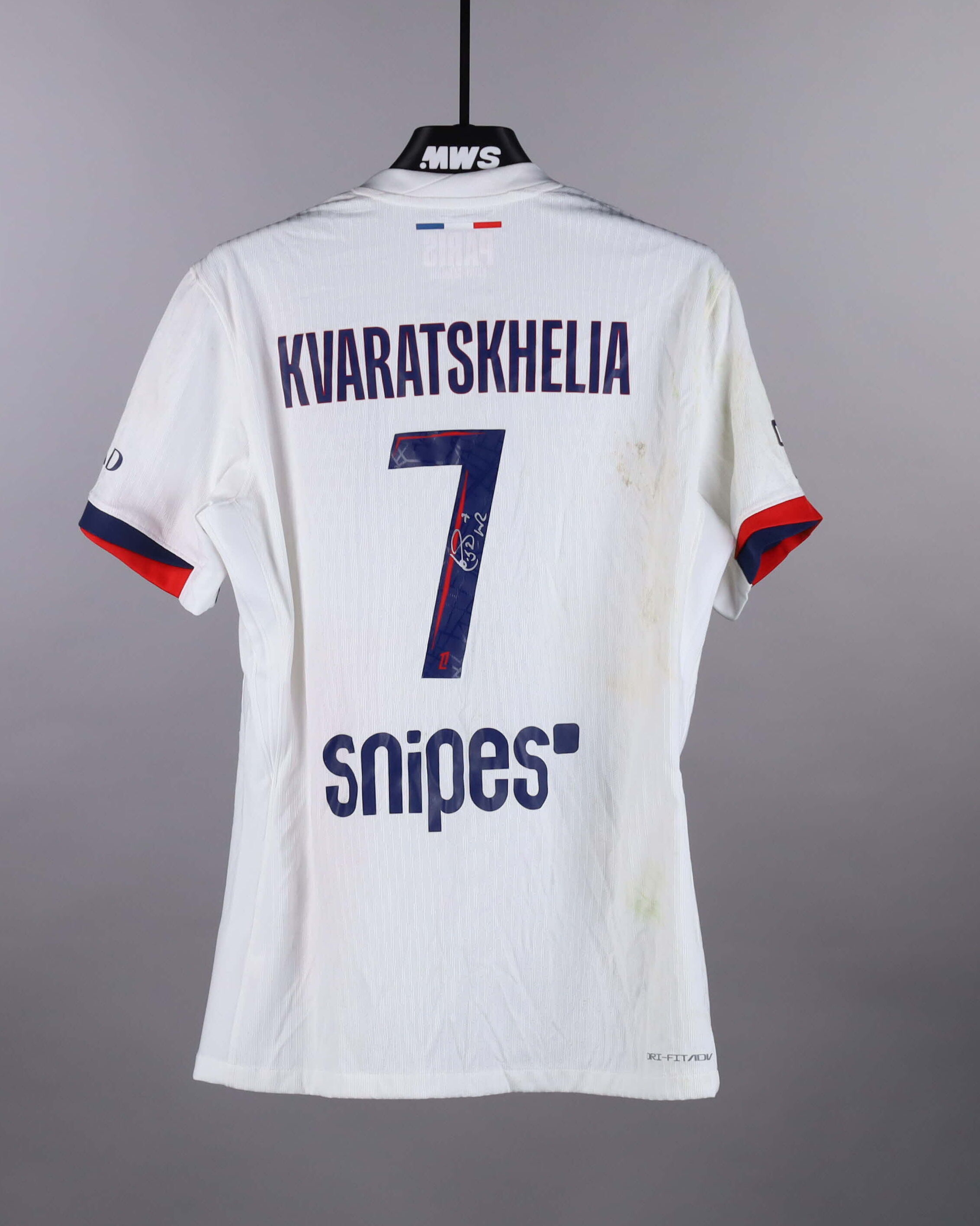Khvicha Kvaratskhelia Paris Saint-Germain shirt