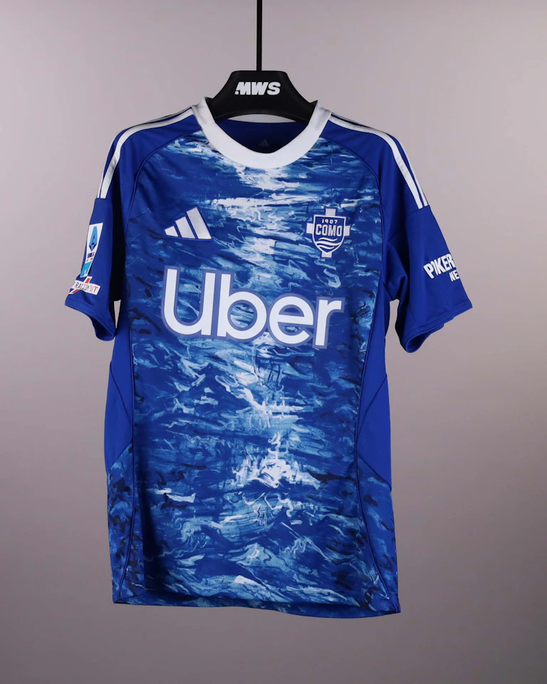 来自Como 1907的Alberto Moreno Pérez球衣