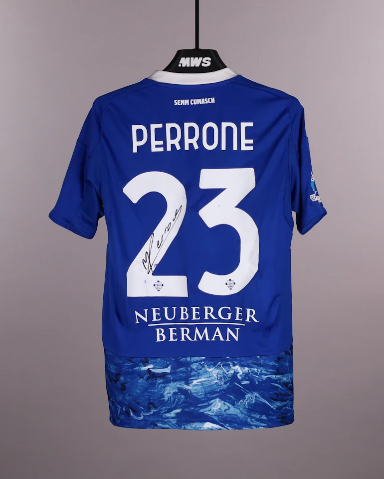 来自Como 1907的Maximo Perrone球衣