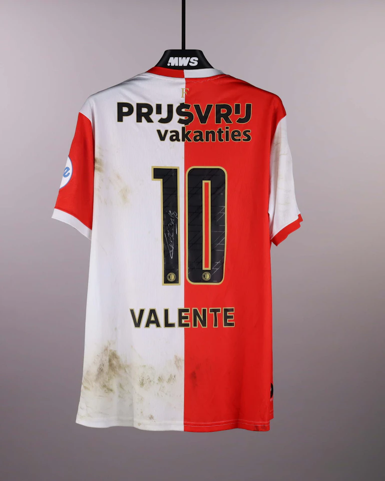来自Feyenoord的Luciano Valente球衣