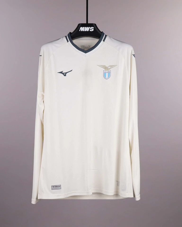 来自SS Lazio的Alessio Romagnoli球衣