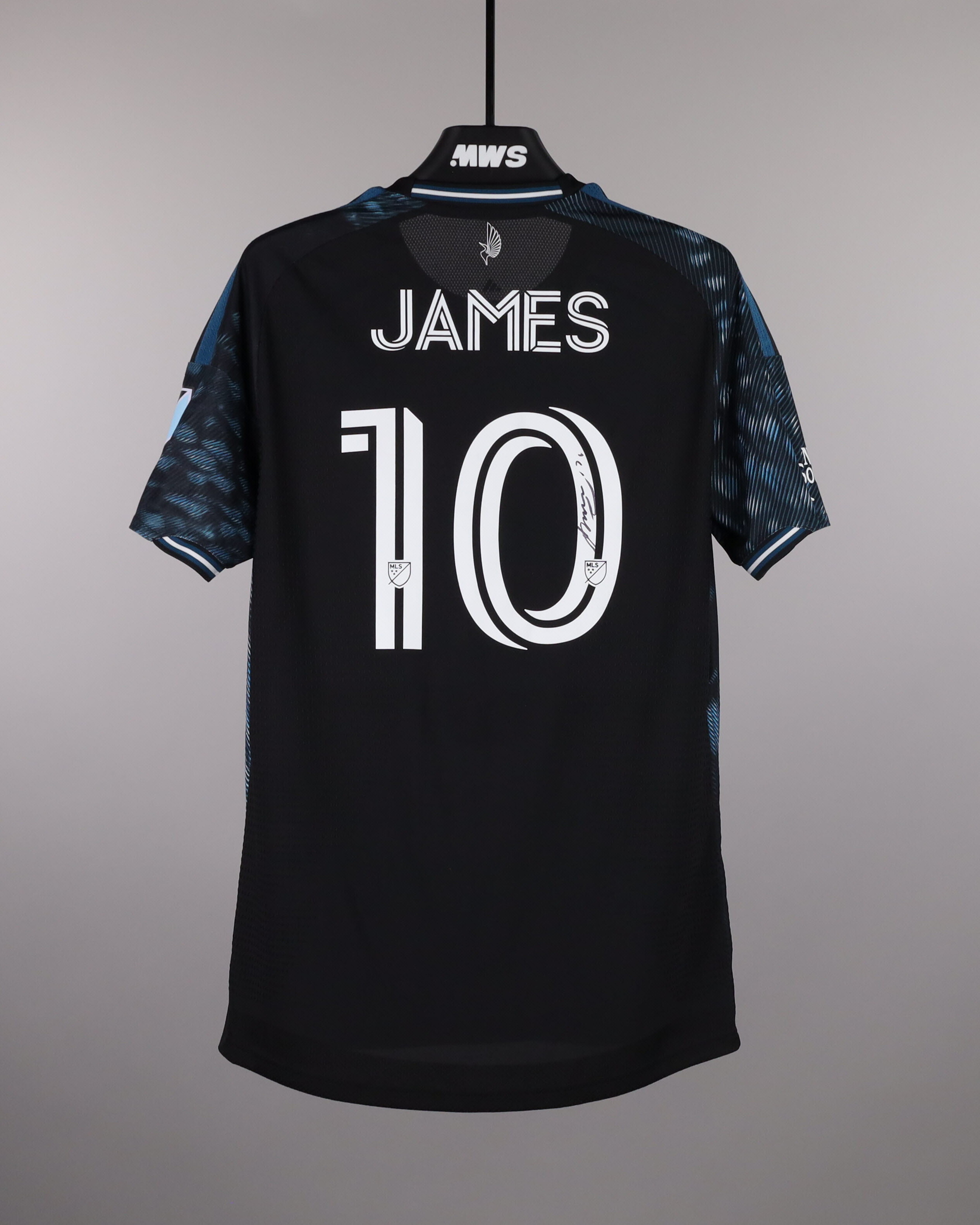 試合着用・サイン入りユニフォーム - サッカー、バスケットボール
