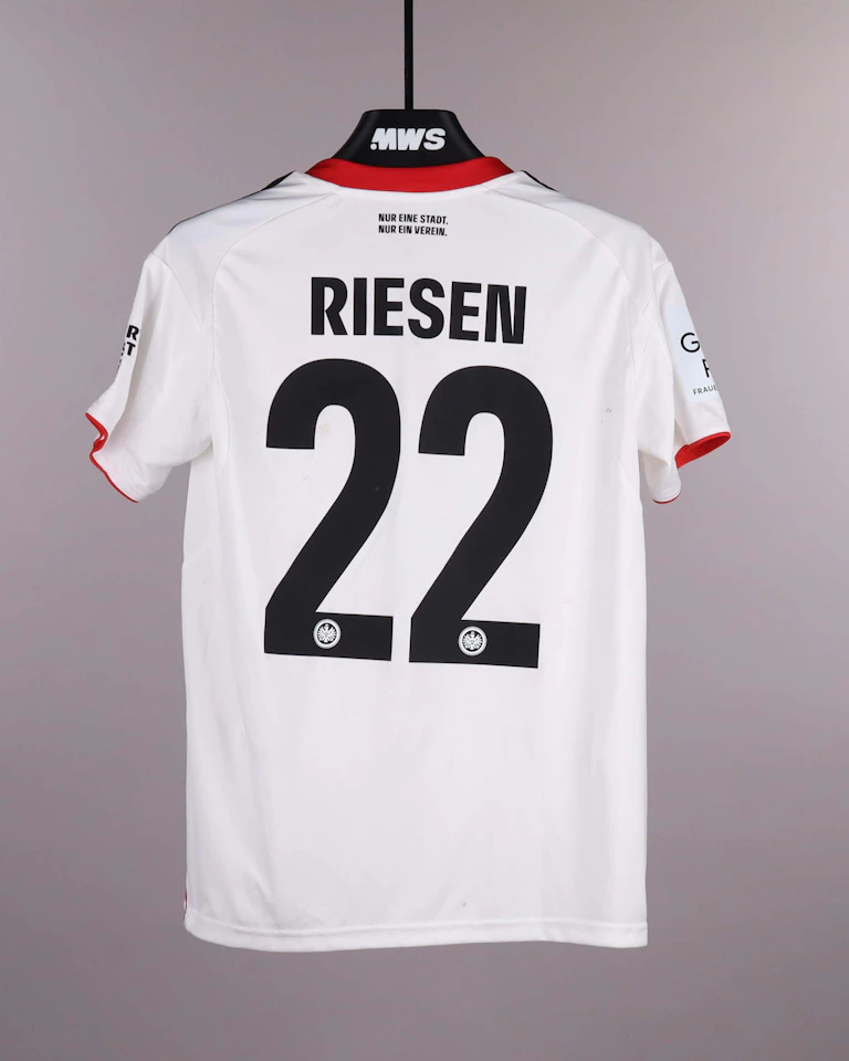 来自Eintracht Frankfurt W的Nadine Riesen球衣