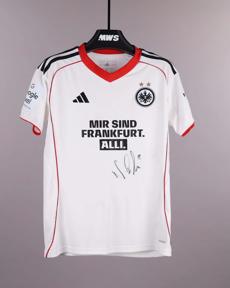 来自Eintracht Frankfurt W的Nadine Riesen球衣