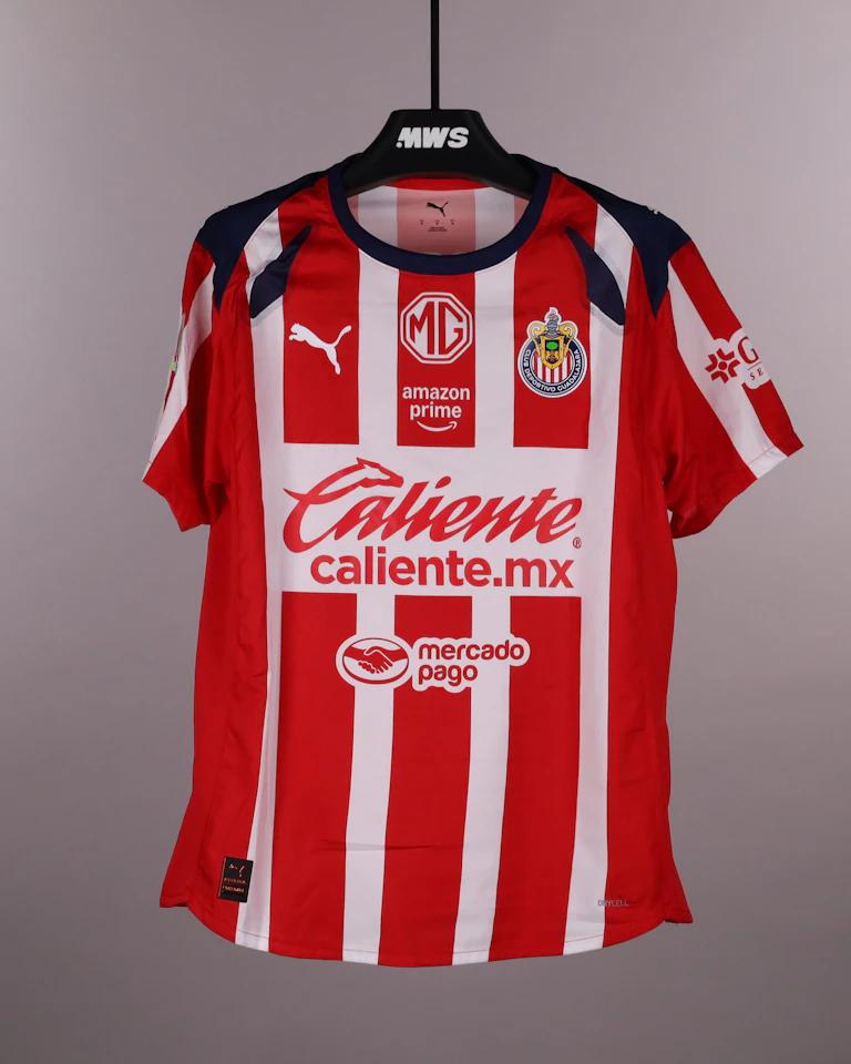 来自Chivas Guadalajara的Armando González Alba球衣