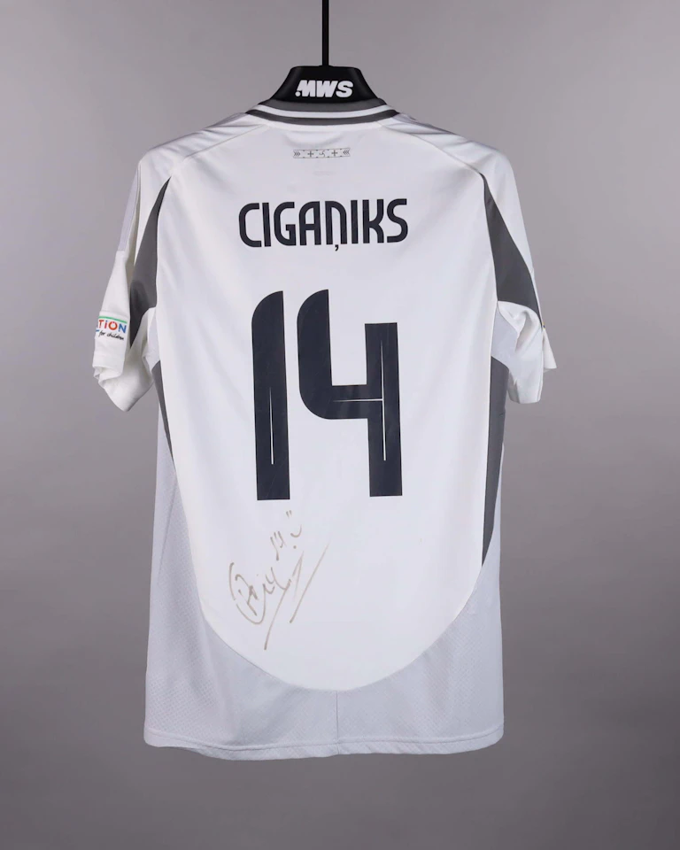 来自Latvia的Andrejs Cigaņiks球衣