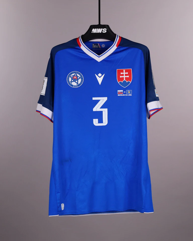来自Slovakia的Denis Vavro球衣