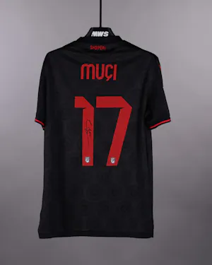 Camisola de Ernest Muçi, Albania