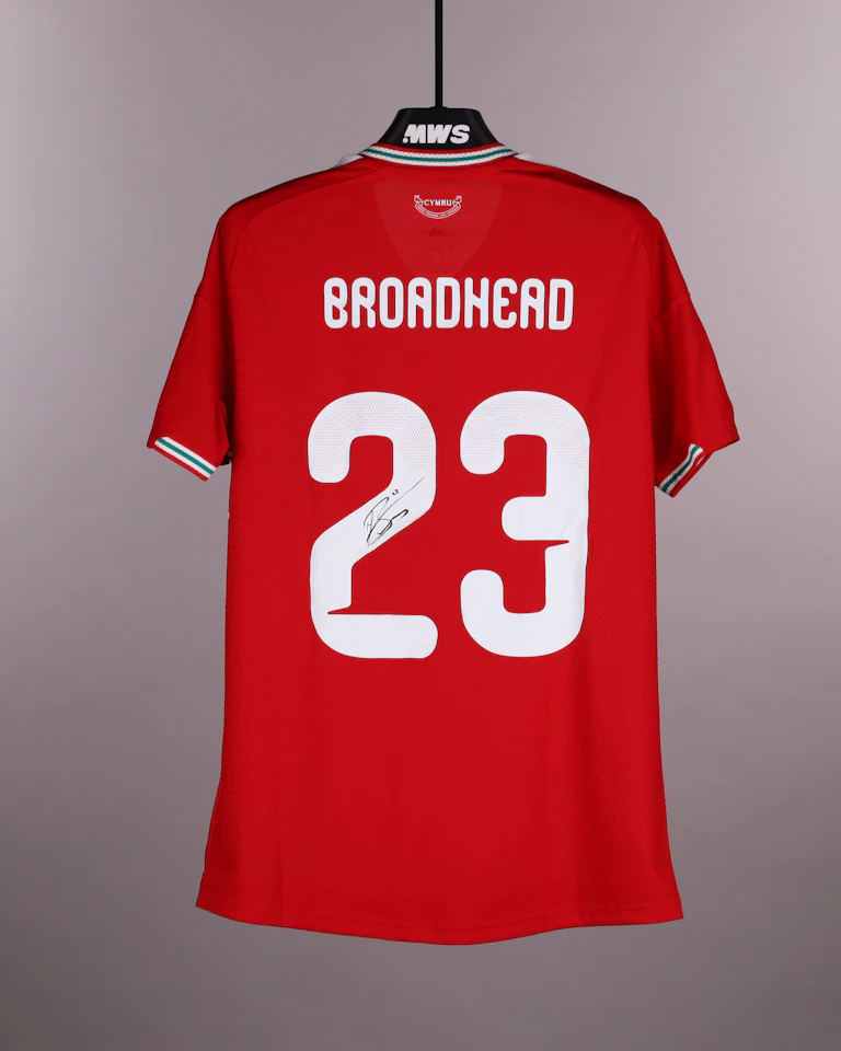 来自Wales的Nathan Broadhead球衣
