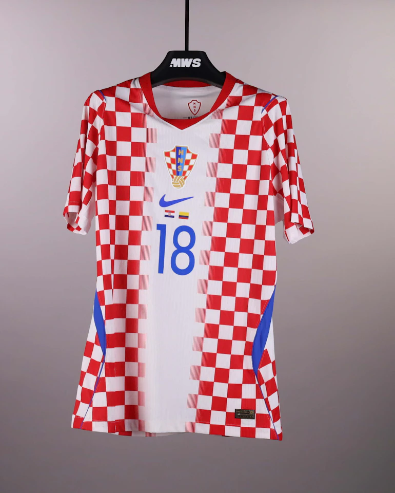 Kristijan Jakić Croatia のシャツ