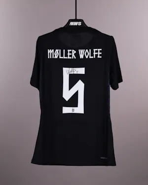 来自Norway的David Møller Wolfe球衣