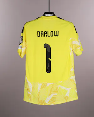 Wales 팀의 Karl Darlow 셔츠