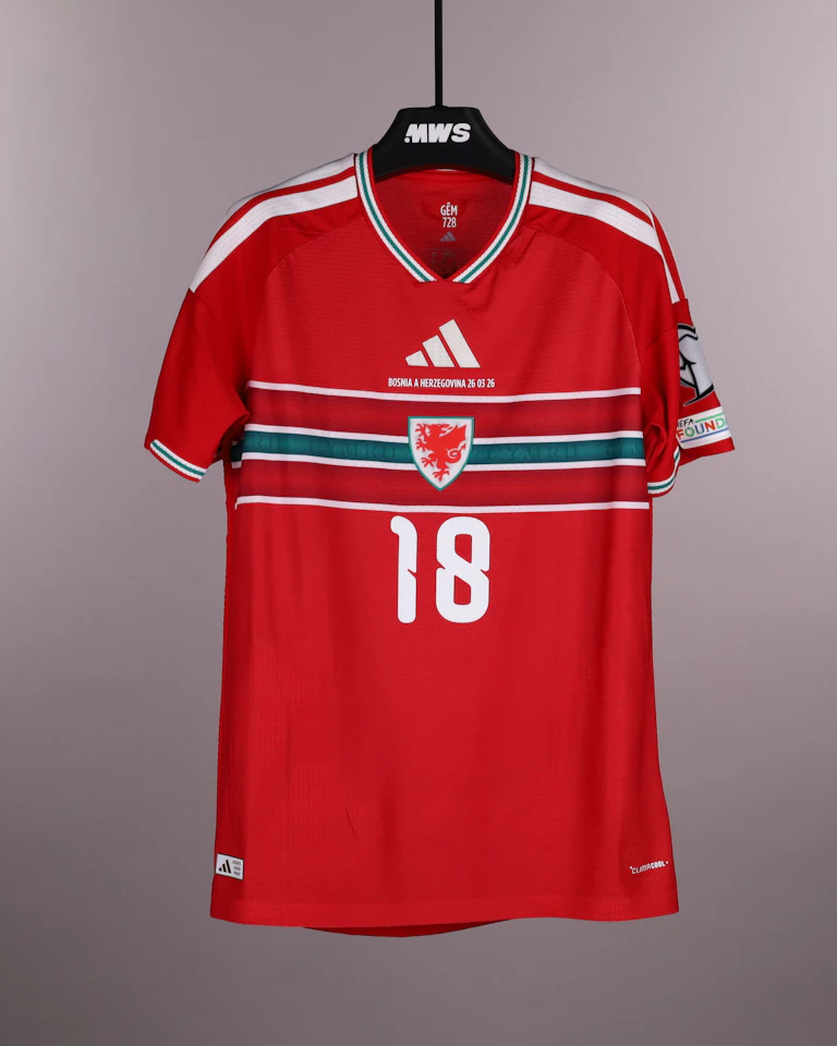 Mark Thomas Harris Wales のシャツ