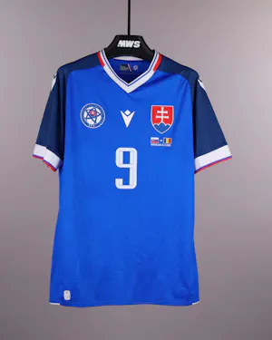 来自Slovakia的Samuel Mráz球衣