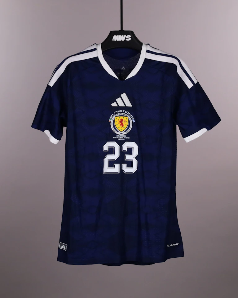 Kenny McLean Scotland のシャツ