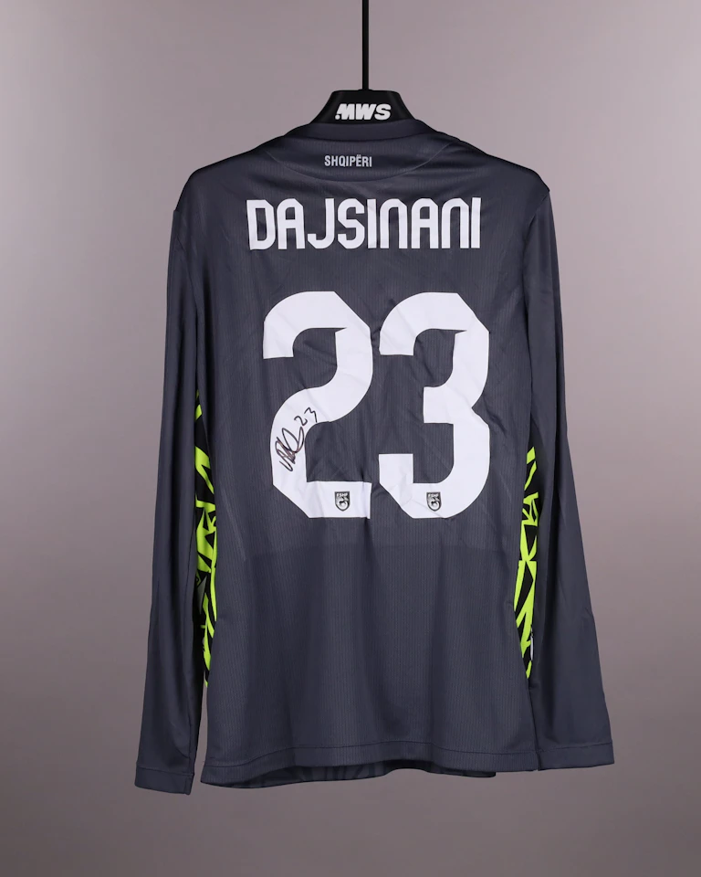 Mario Dajsinani Albania camisa.