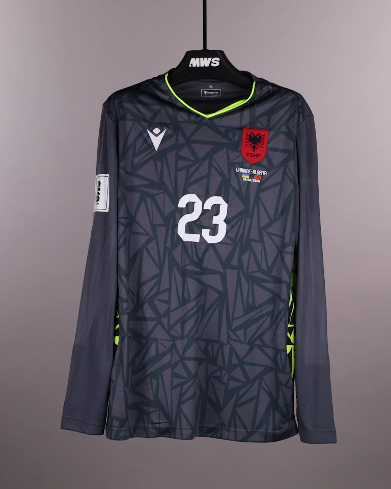 Mario Dajsinani Albania camisa.