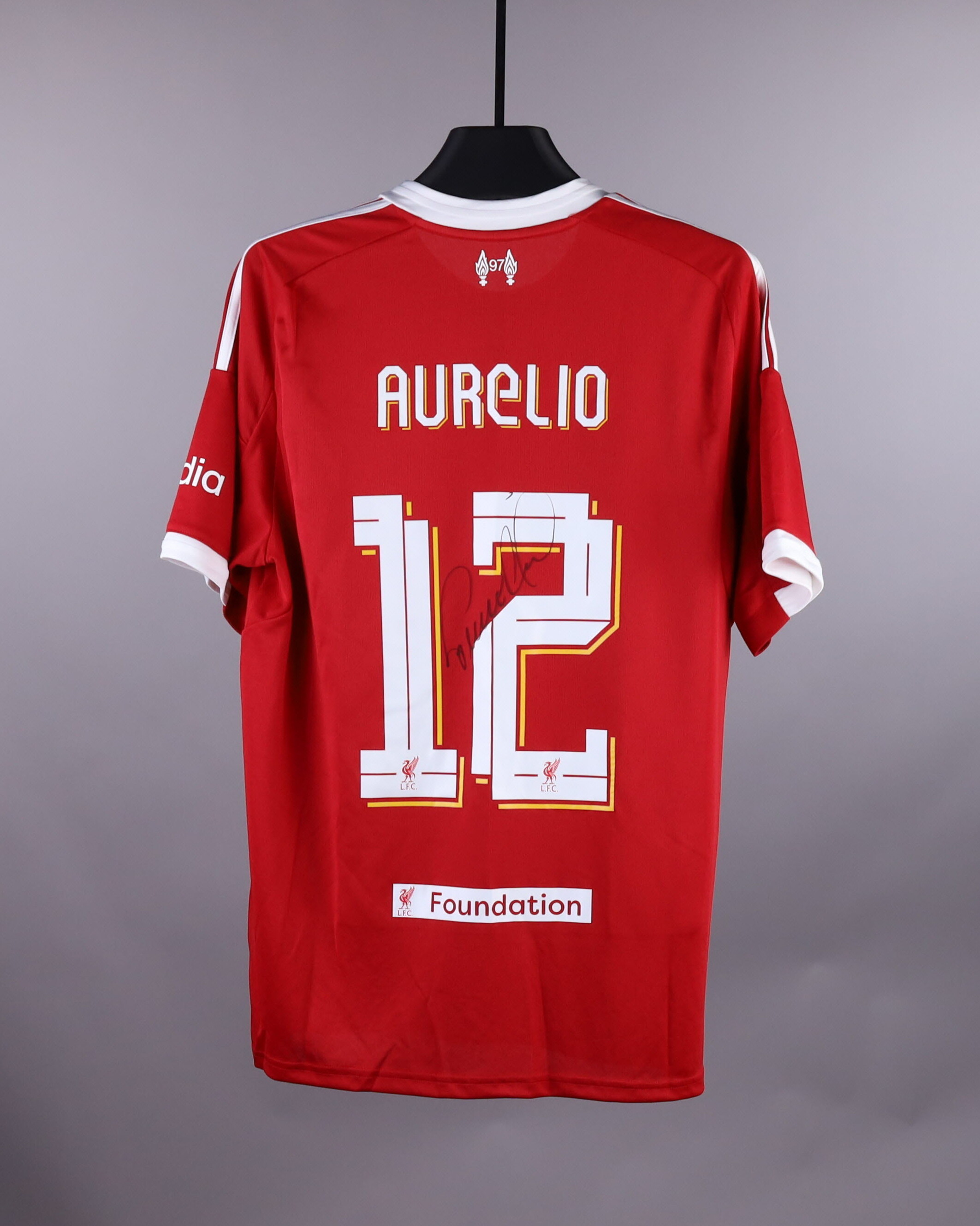 来自Liverpool的Fabio Aurelio球衣