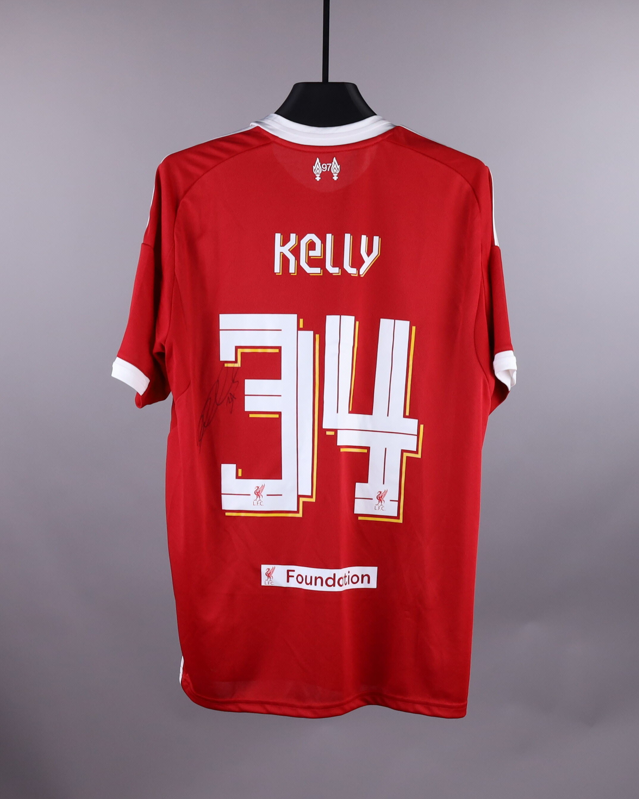 Martin Kelly Liverpool のシャツ