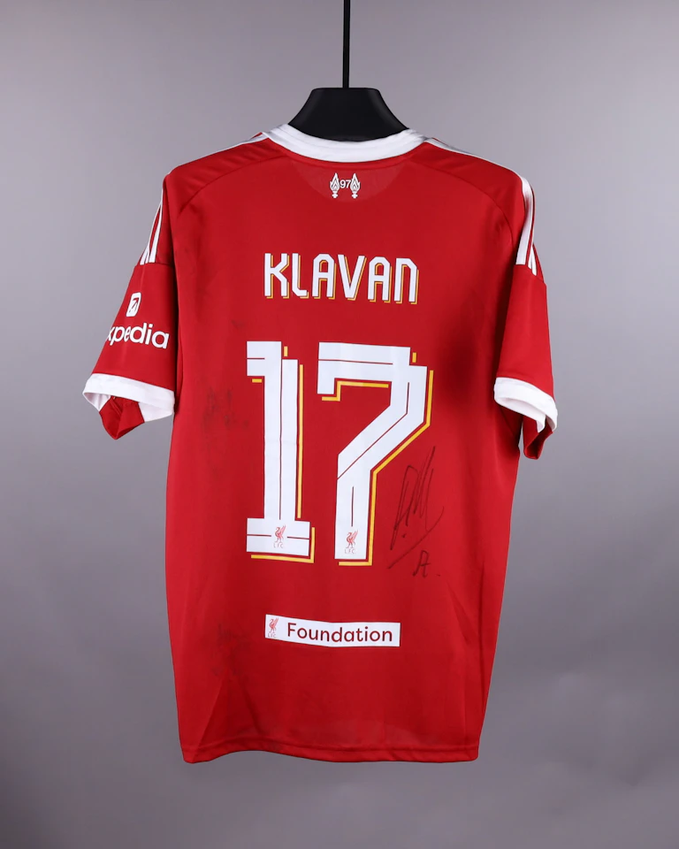 Ragnar Klavan Liverpool のシャツ