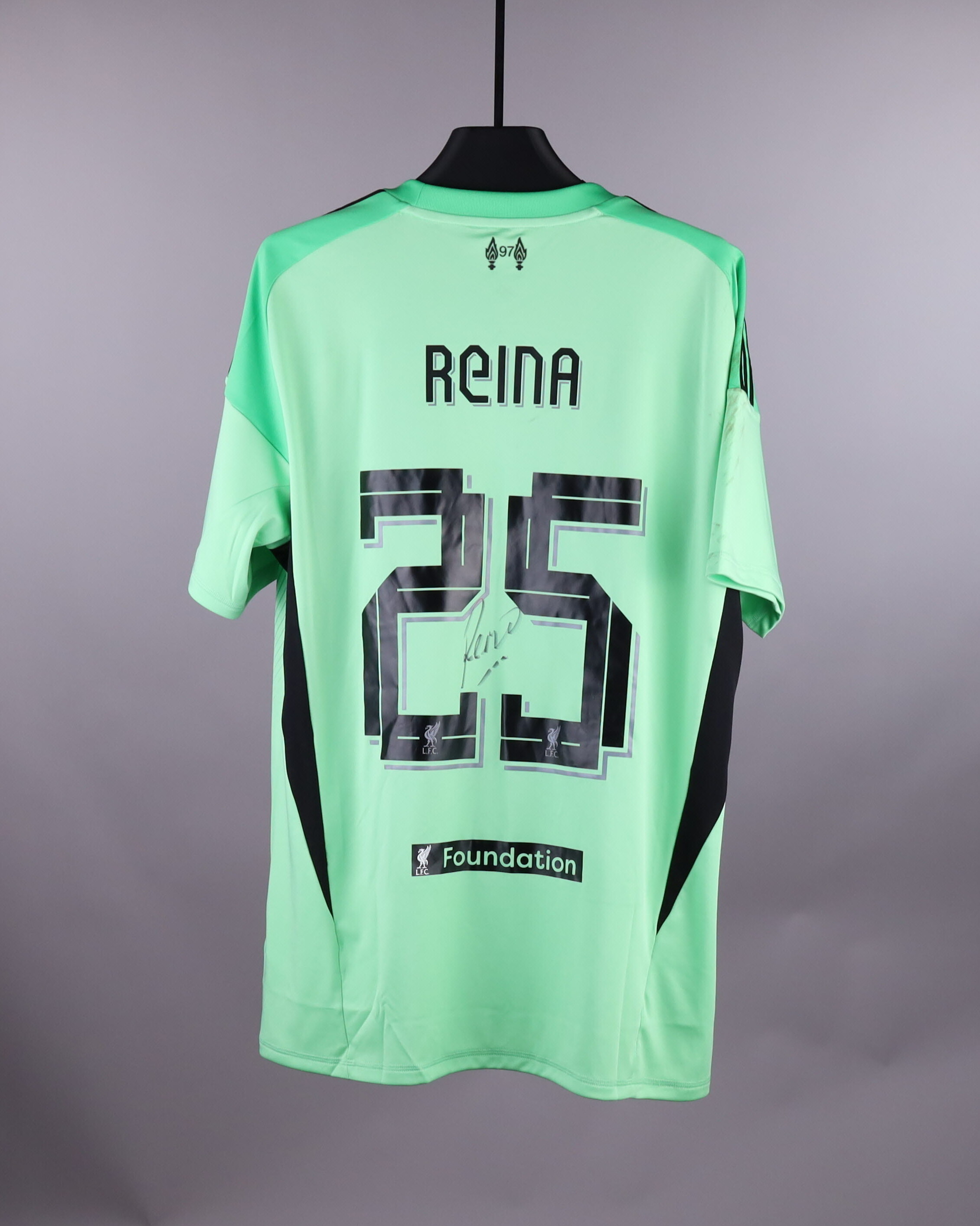 Liverpool 팀의 Pepe Reina 셔츠