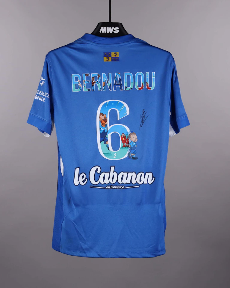 来自Grenoble Foot 38的Lucas Bernadou球衣