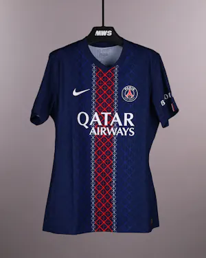 来自Paris Saint-Germain的Ousmane Dembélé球衣