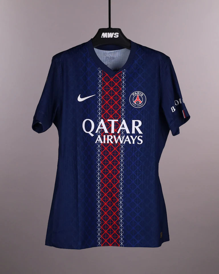 来自Paris Saint-Germain的Ousmane Dembélé球衣