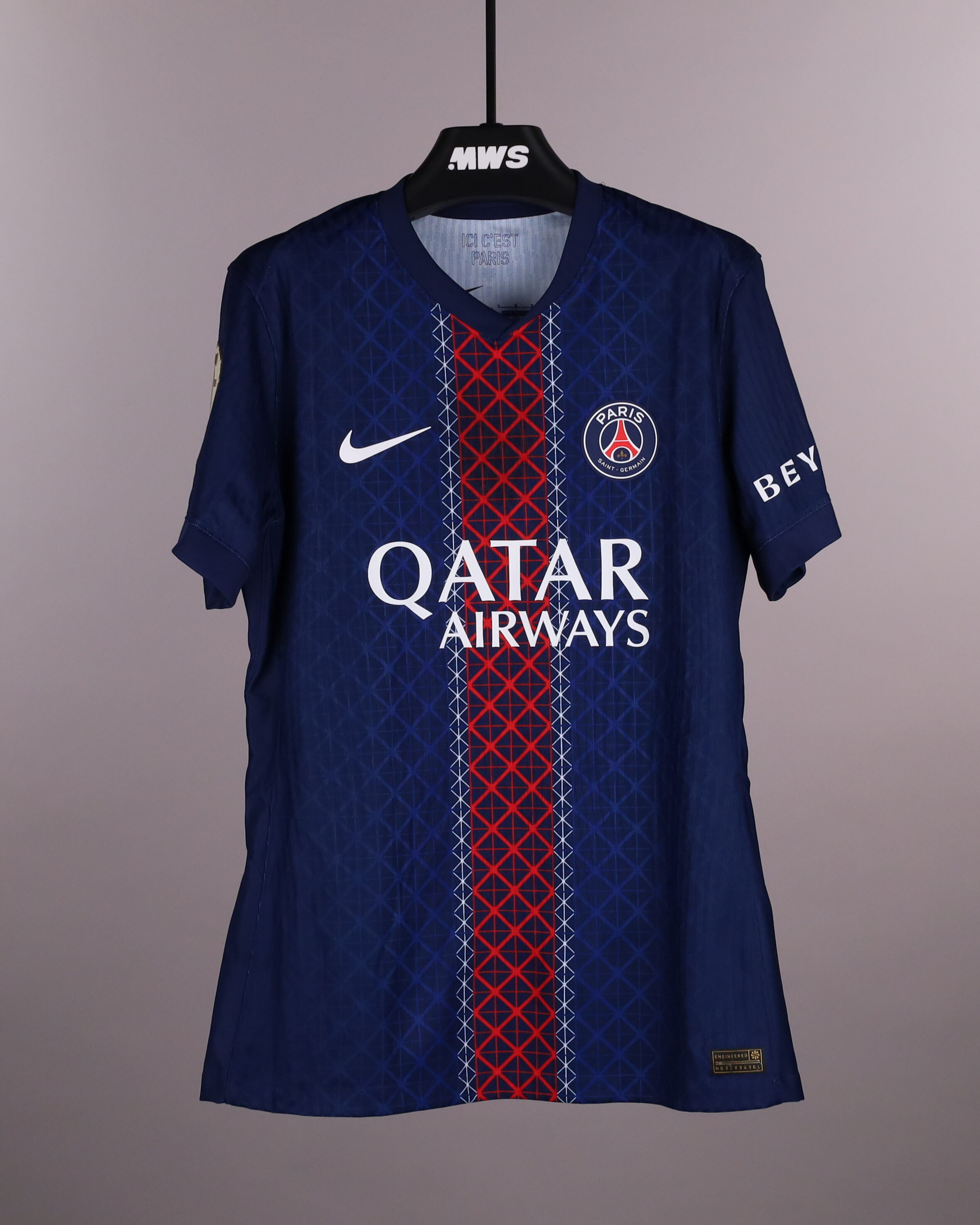Lucas Hernández Paris Saint-Germain shirt