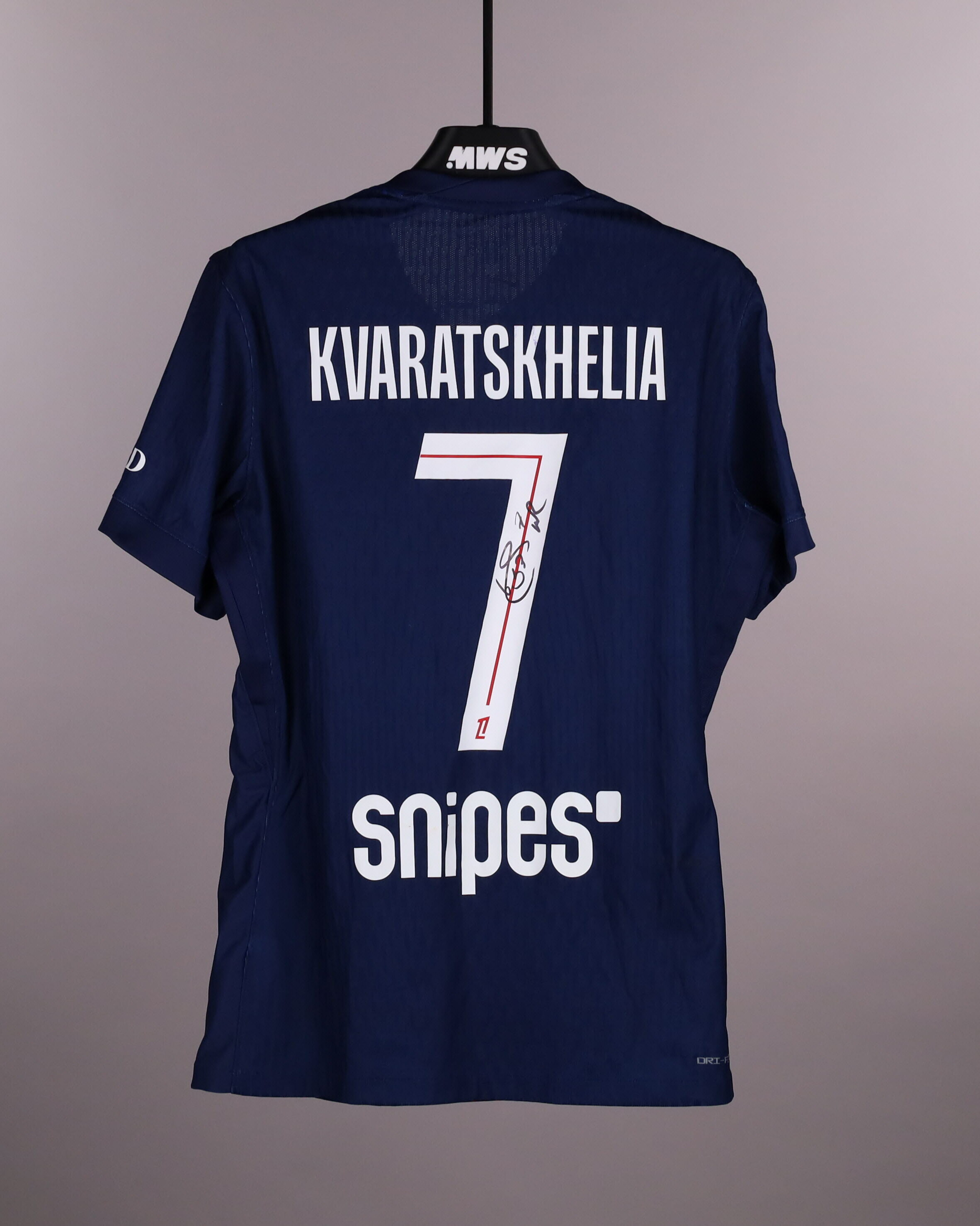 Khvicha Kvaratskhelia Paris Saint-Germain shirt