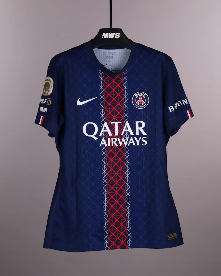 来自Paris Saint-Germain的Désiré Doué球衣