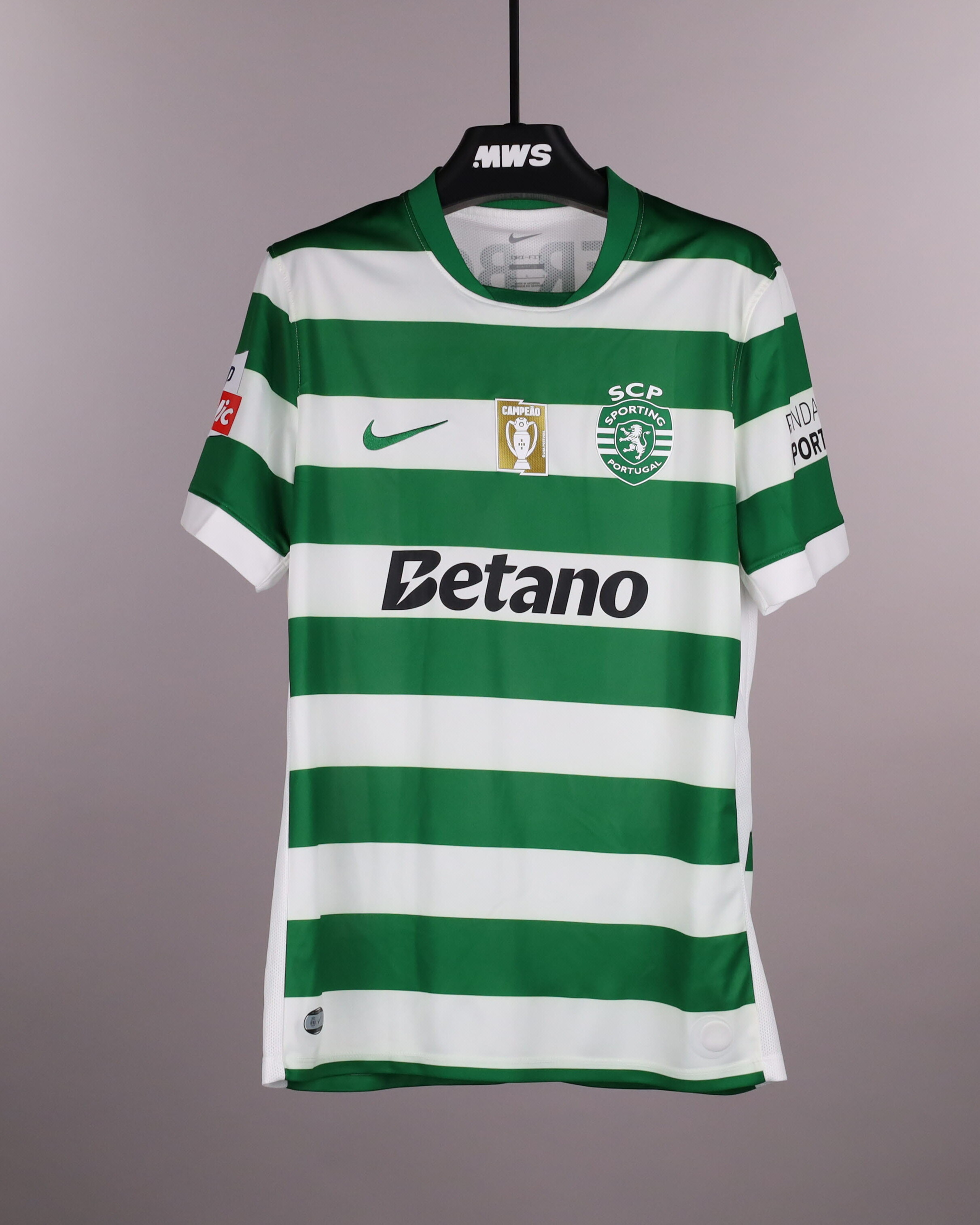 Zeno Debast Sporting CP shirt