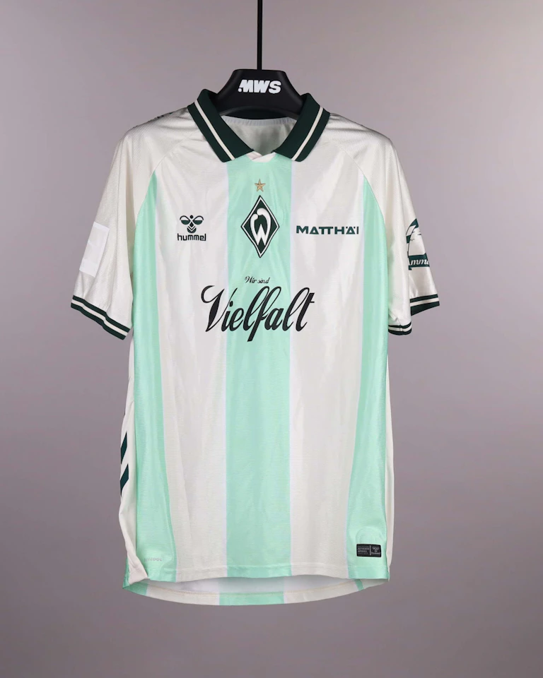 来自Werder Bremen的Justin Njinmah球衣