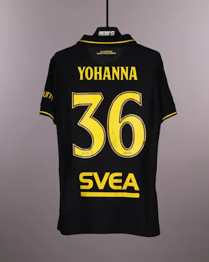 来自AIK的Zadok Yohanna球衣