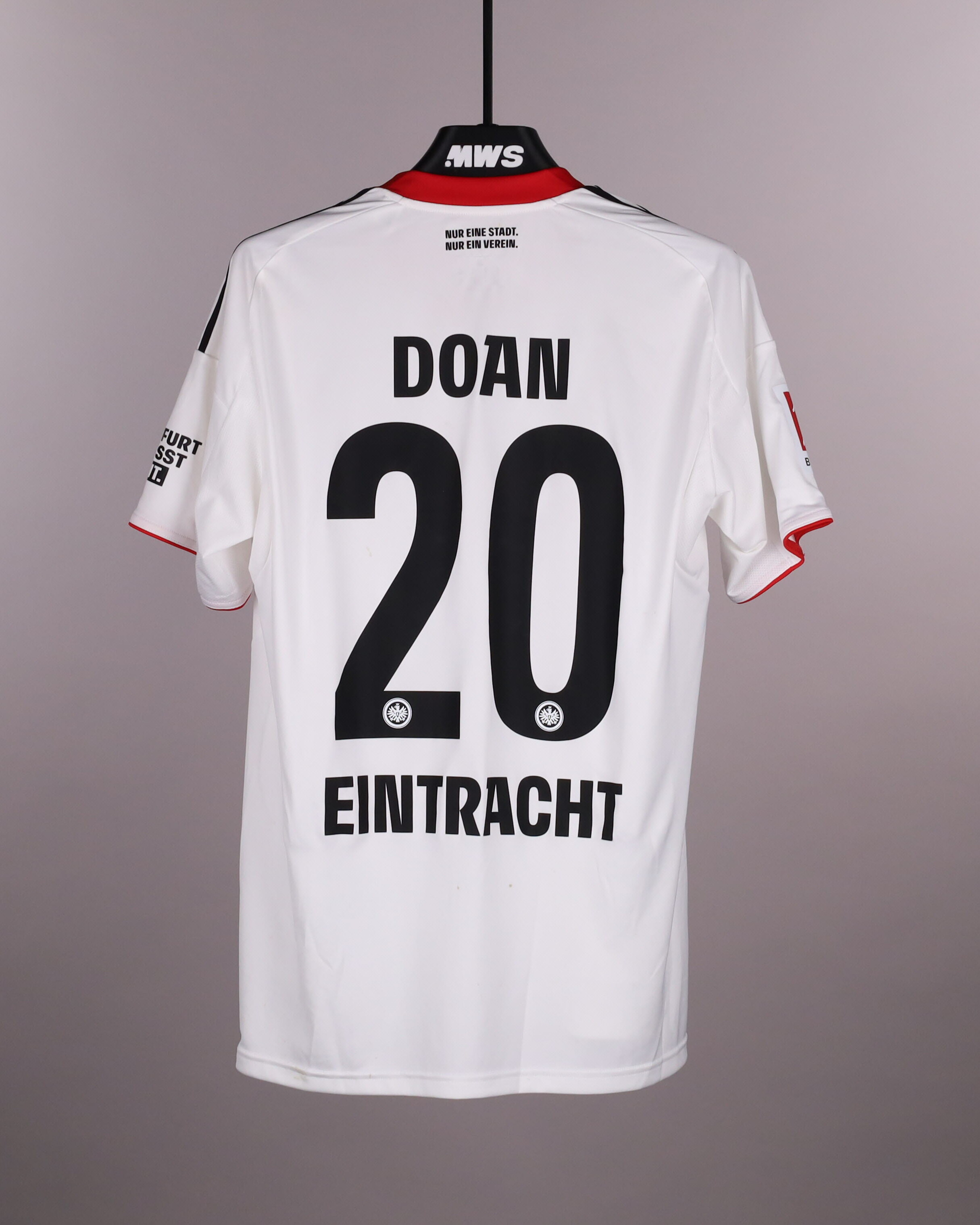 【ドイツで購入】Eintracht Frankfurt DOAN 20 Lサイズ Official Eintracht Frankfurt Soccer Game-Worn Jerseys Auctions